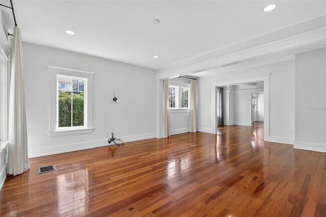 Building Photo - 3003 W Harbor View Ave