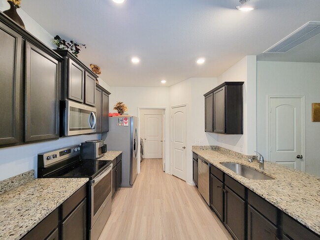 Building Photo - 10793 Castle Rock Dr