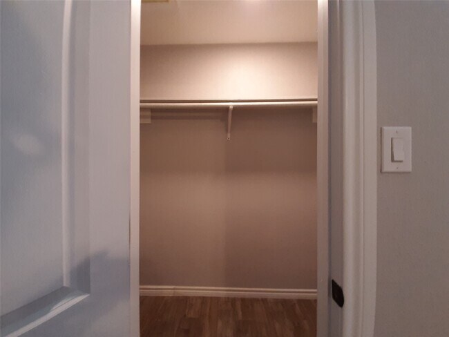 Building Photo - 9707 Richmond Ave.