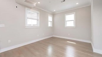 Building Photo - 2A Rossmore Rd