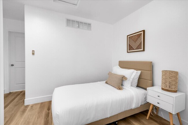 Building Photo - 83796 Moreno St