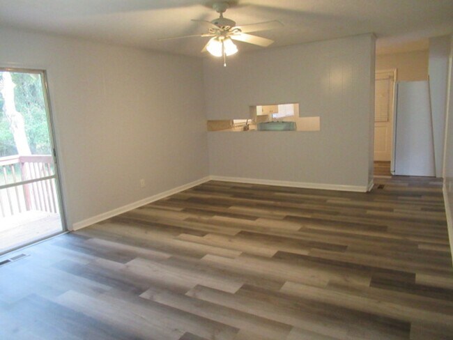 Building Photo - 55 Greenwood Ln