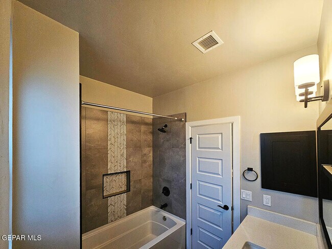 Building Photo - 13185 Tiverton Rd