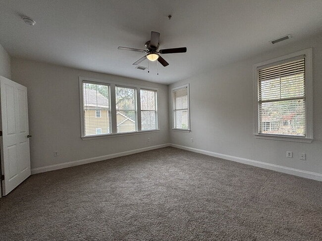 Building Photo - 5565 Colonial Chatsworth Cir