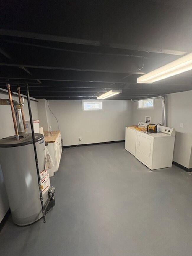 Building Photo - COMPLETE Remodel 2 Bedroom / 1 Bath House