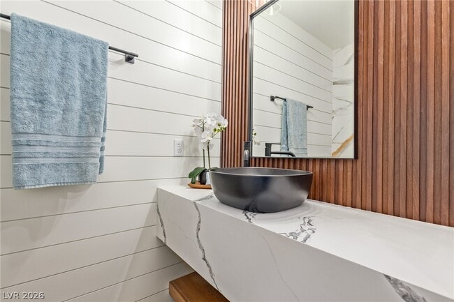 Building Photo - 4785 N Grand Canyon Dr