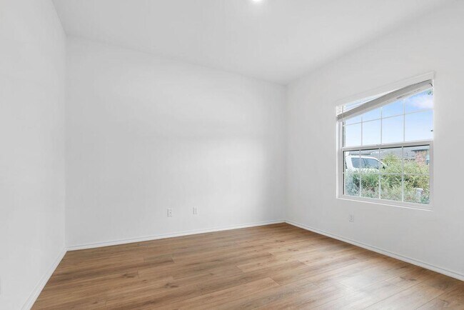 Building Photo - 1205 Sweetspire St