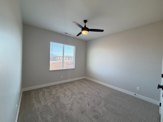 Building Photo - BRAND NEW TOWNHOME FOR RENT BY CRIMSON CLIFFS!
