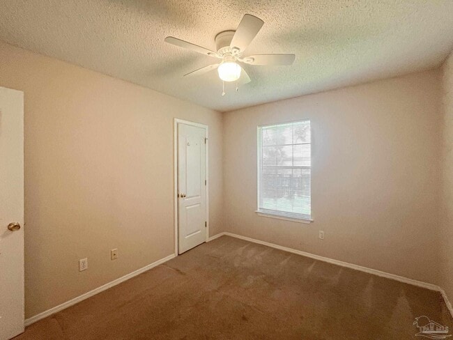 Building Photo - 902 Catskill Ln