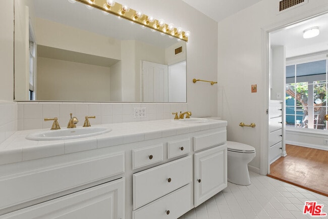 Building Photo - 4909 Morse Ave