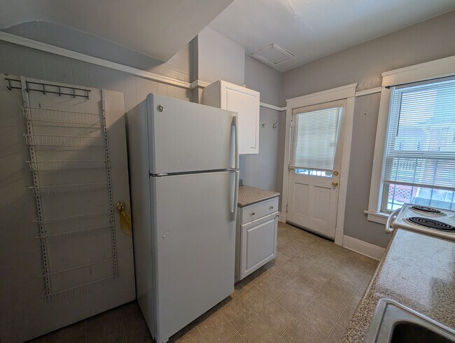 Building Photo - 5807-5807 Franklin Blvd