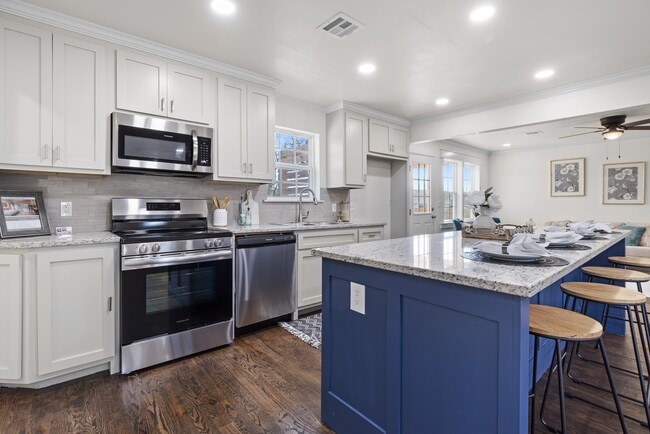Building Photo - 13080 US-75 ALT