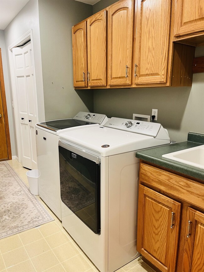 Building Photo - 1018 Ganser Dr