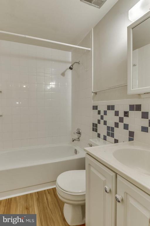 Building Photo - 3025 Ellenwood Dr