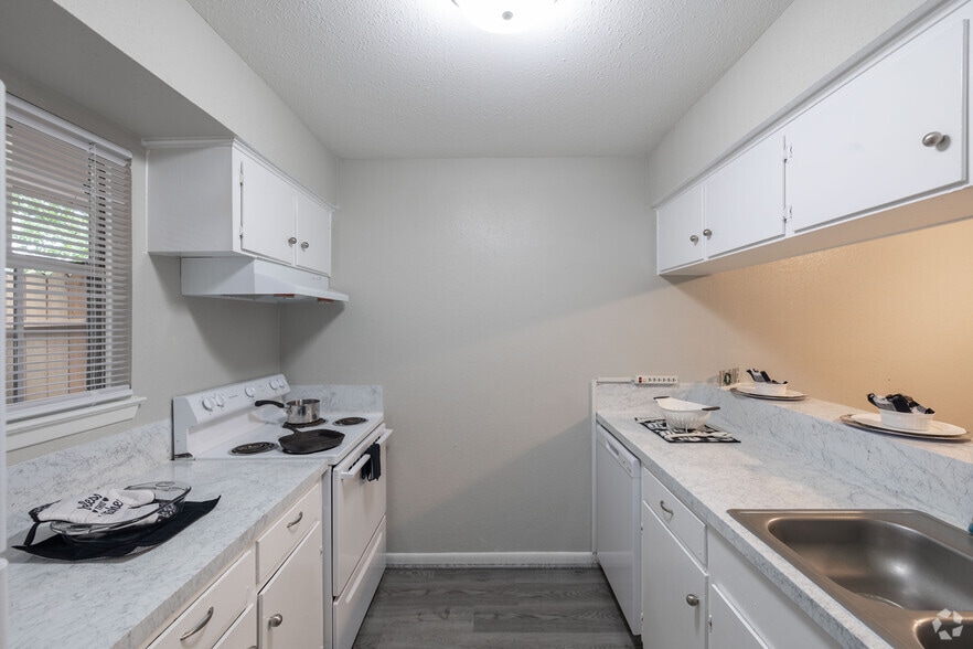 Primary Photo - Hidden Park Apartments