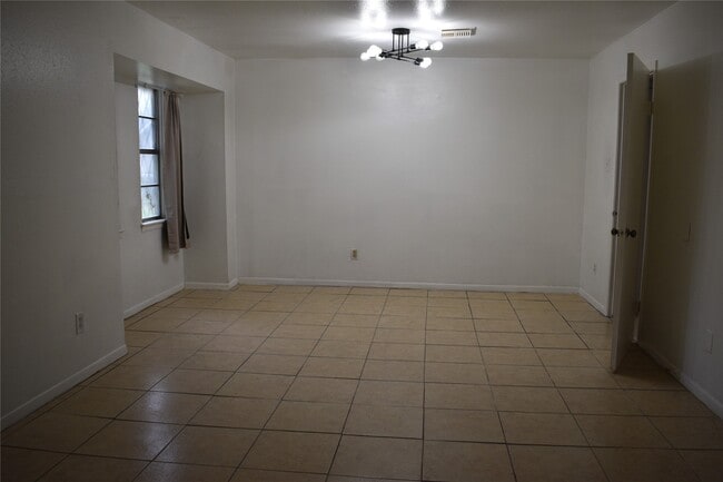 Building Photo - 6718 Rowell Ct
