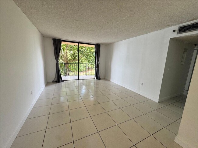 Building Photo - 9688 Fontainebleau Blvd