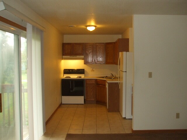 Kitchen - 5 N Montague Ave