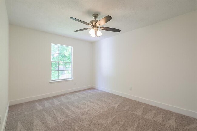 Building Photo - 1311 Sand Stone Dr