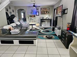 Building Photo - 165 NE 32nd Terrace