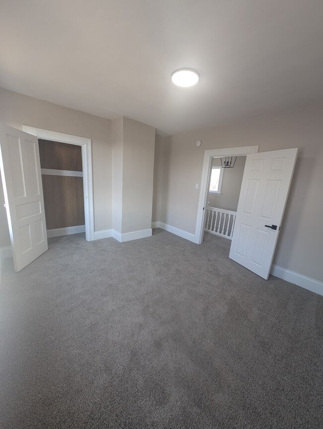 Building Photo - Newly Renovated 2 Bed, 1 Bath Home in Crafton -- AVAILABLE NOW!