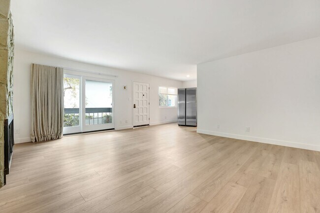 Building Photo - 2107 Montana Ave