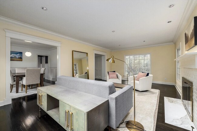 Building Photo - Experience the Charm of a Portland Heights...