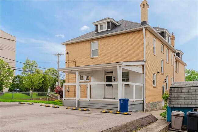 Building Photo - 2651 Pioneer Ave