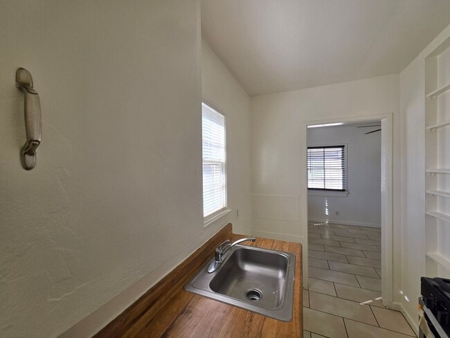 Building Photo - 1+ 1 Bed 1 Bath Cottage in San Jacinto $1425.00