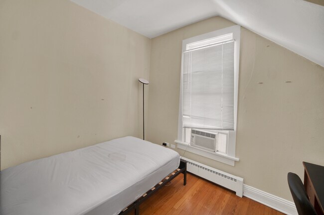 Building Photo - 2036 Sherman Ave