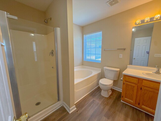 Building Photo - 3 Bedroom 2.5 Bath Single Family Home with Fenced Backyard!