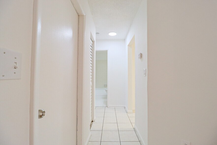 Building Photo - 3453 NW 44th St