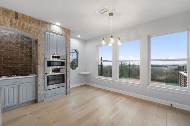 Building Photo - 2137 Rivina Dr