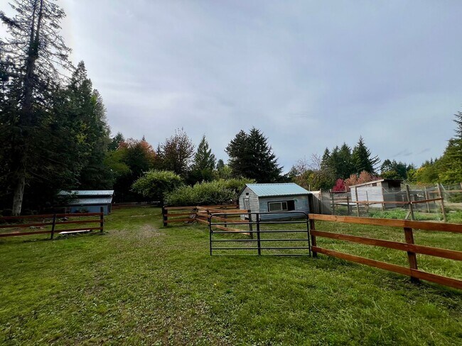 Building Photo - Updated 1920 Farmhouse - Many Special Feat...