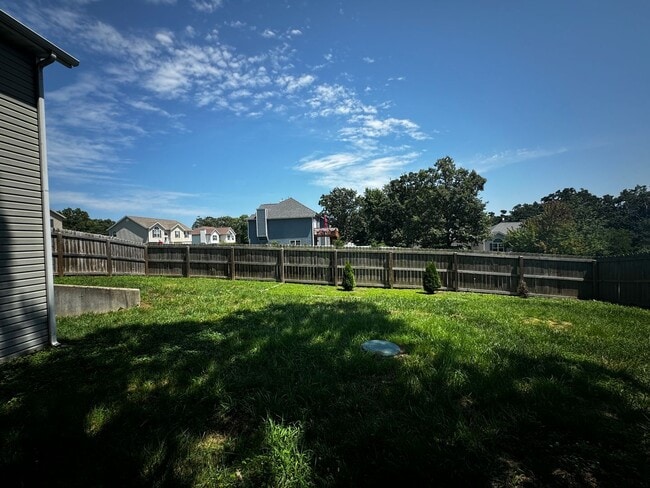 Building Photo - Charming 3-Bedroom, 3-Bathroom Home with V...