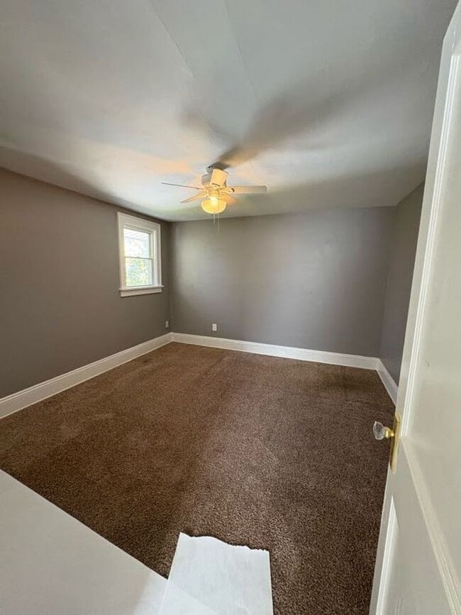 Building Photo - Three bedroom two bathroom home for rent