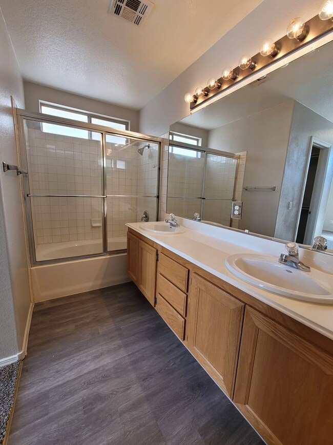 Building Photo - Beautiful 4 Bedroom Home in Green Valley