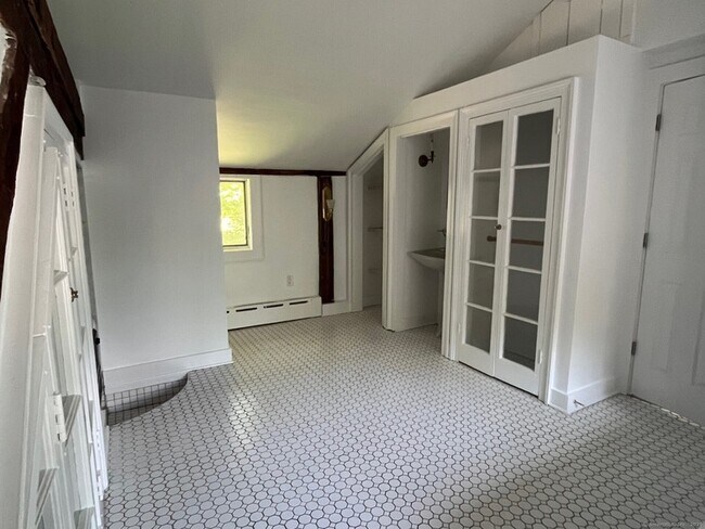Building Photo - 434 Hurlbutt St