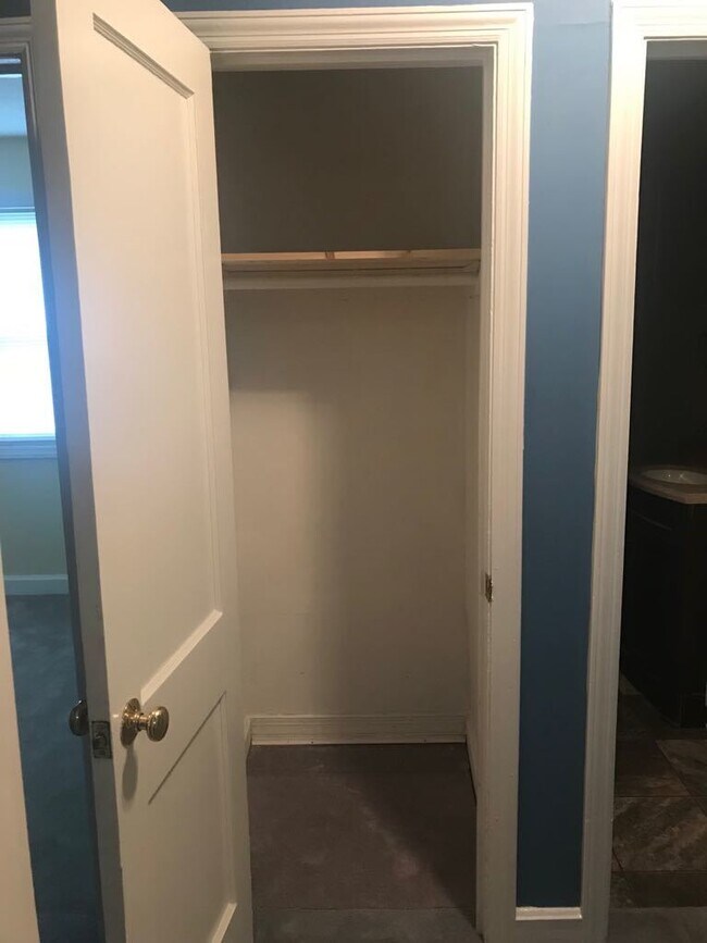 Building Photo - Move in Ready!!