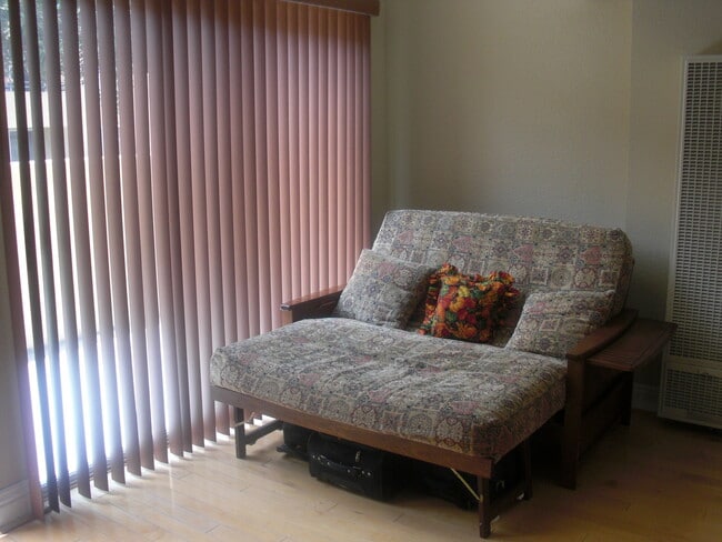 Building Photo - Cozy studio in The Venetian Community, a d...
