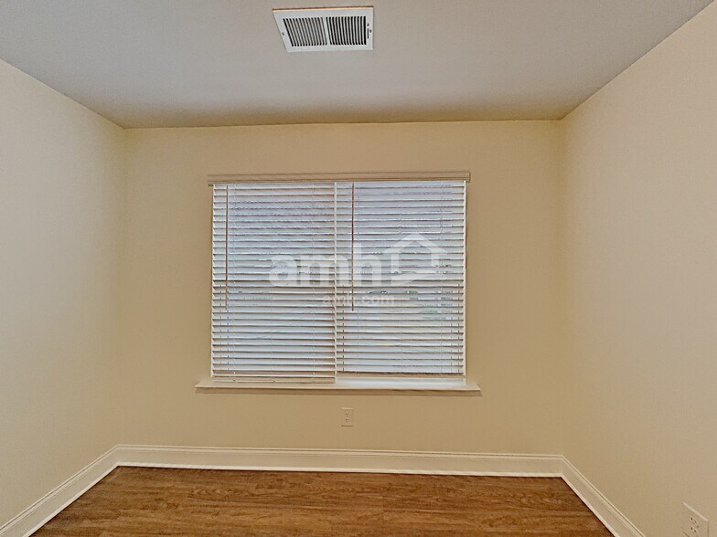Building Photo - 561 Woodall Rd