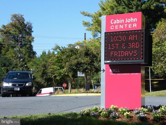 Building Photo - 10865 Deborah Dr