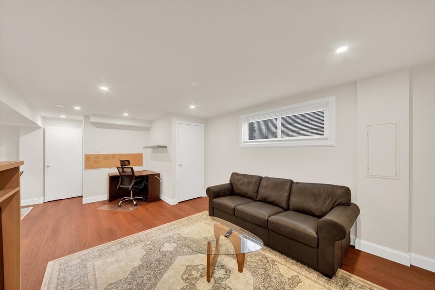 Building Photo - 5119 Niagara Pl