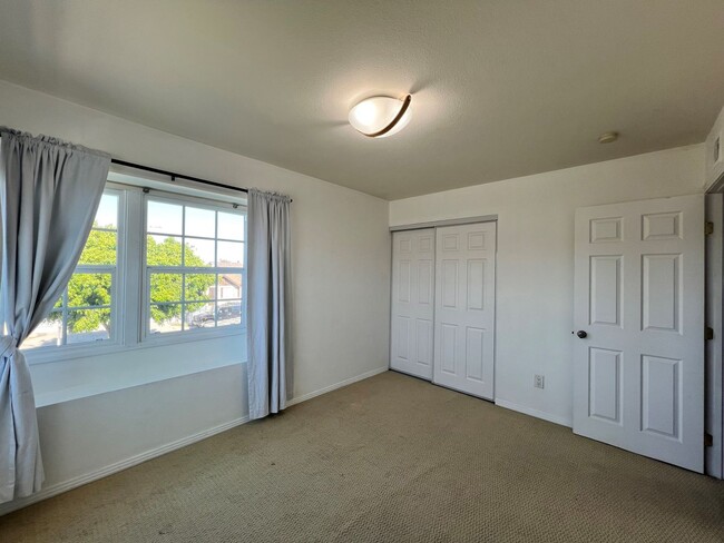 Building Photo - 3 Bedroom 1.5 Bathroom in Torrance