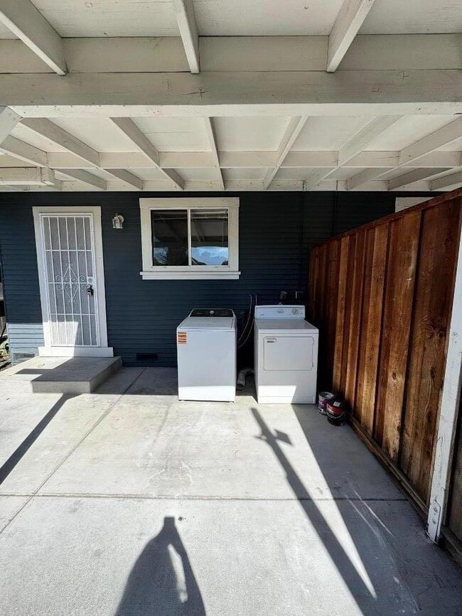 Building Photo - 961 S 7th St