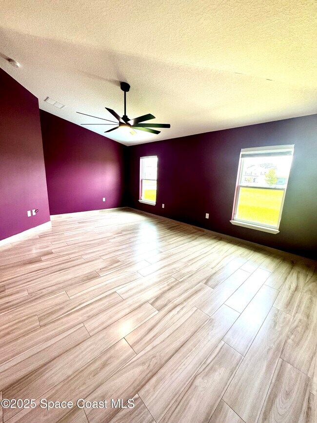 Building Photo - 1066 Dania Cir