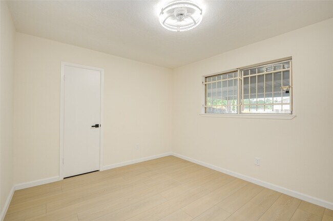 Building Photo - 12803 High Star Dr