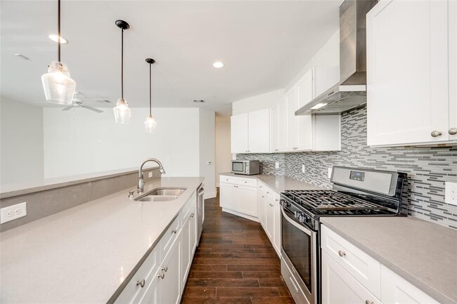 Building Photo - 908 Nueces St