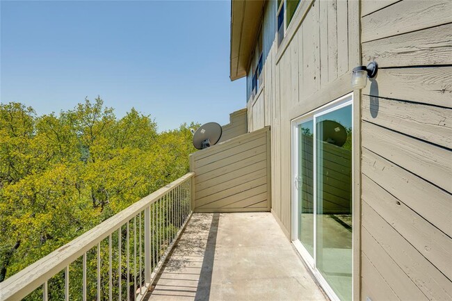 Building Photo - 801 Grassy Knoll