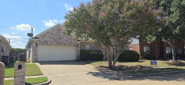 Building Photo - Beautifully Updated Arlington Home with Po...